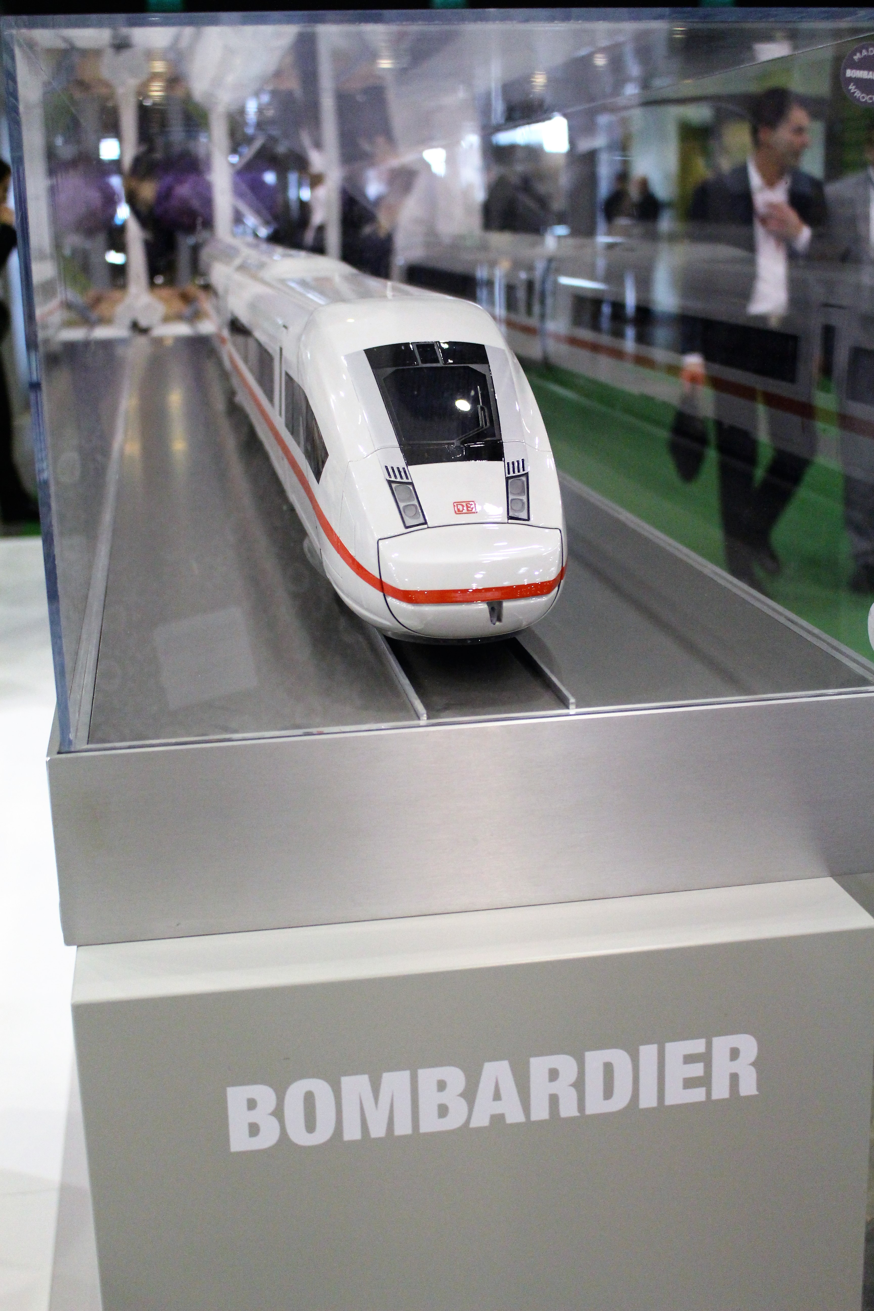 Pociąg dużych prędkości ICE 4 Bombardiera dla Deutsche Bahn