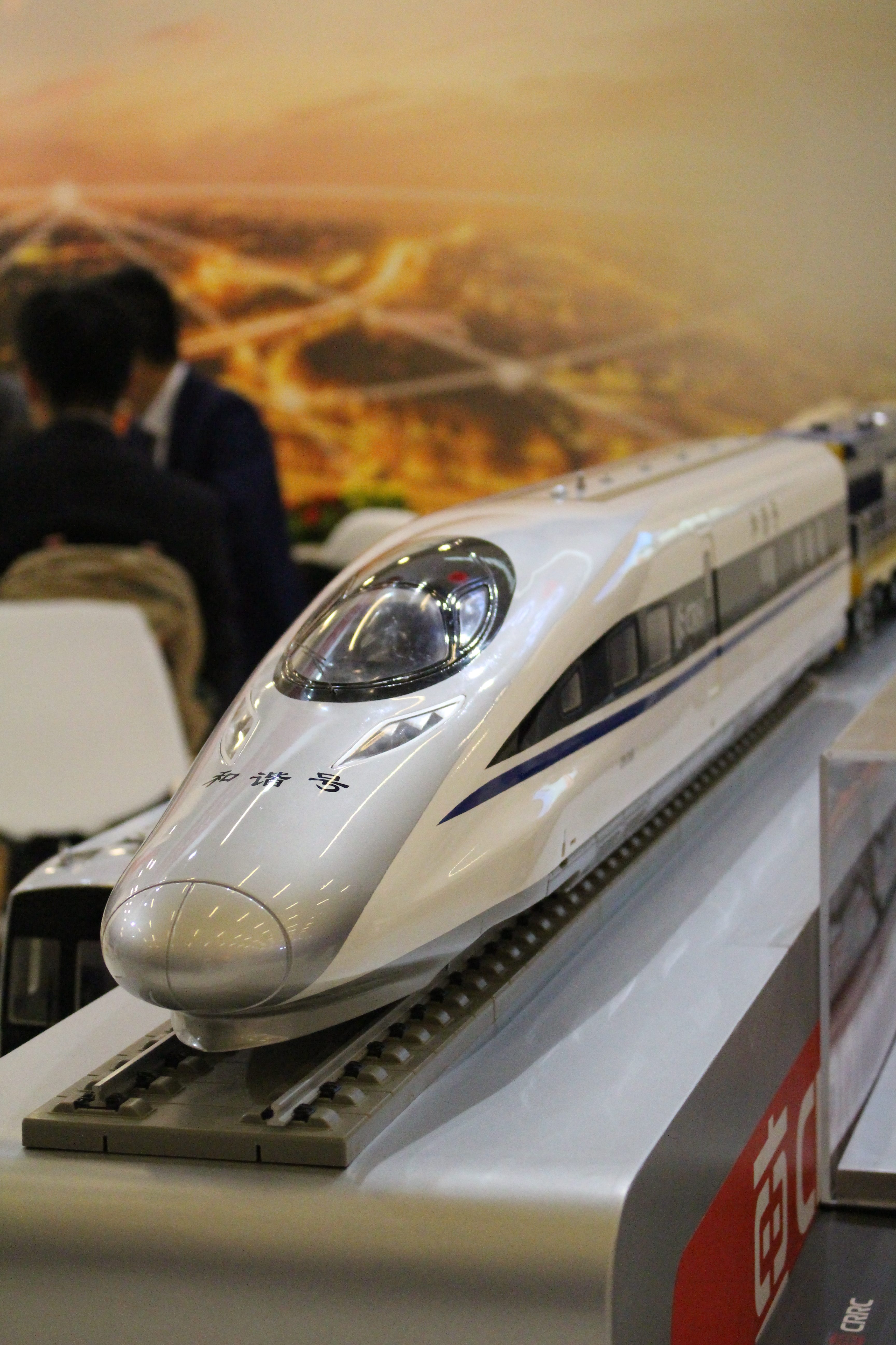 Pociąg z systemem China Railway High-speed (CRH) chińskiego producenta CRRC