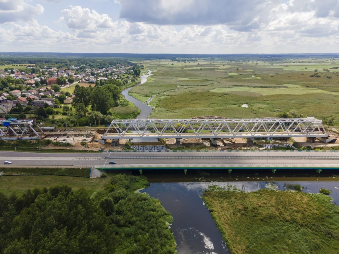 csm_3_Uhowo_mosty_nad_Narwia_widok_z_drona_fot_Lukasz_Brylowski_PKP_Polskie_Linie_Kolejowe_SA_2b9231dfc2