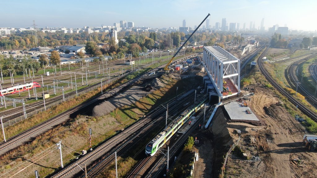 Warszawa Zachodnia._W_tle_widok_na_centrum_Warszawy_fot._Artur_Lewandowski (1)