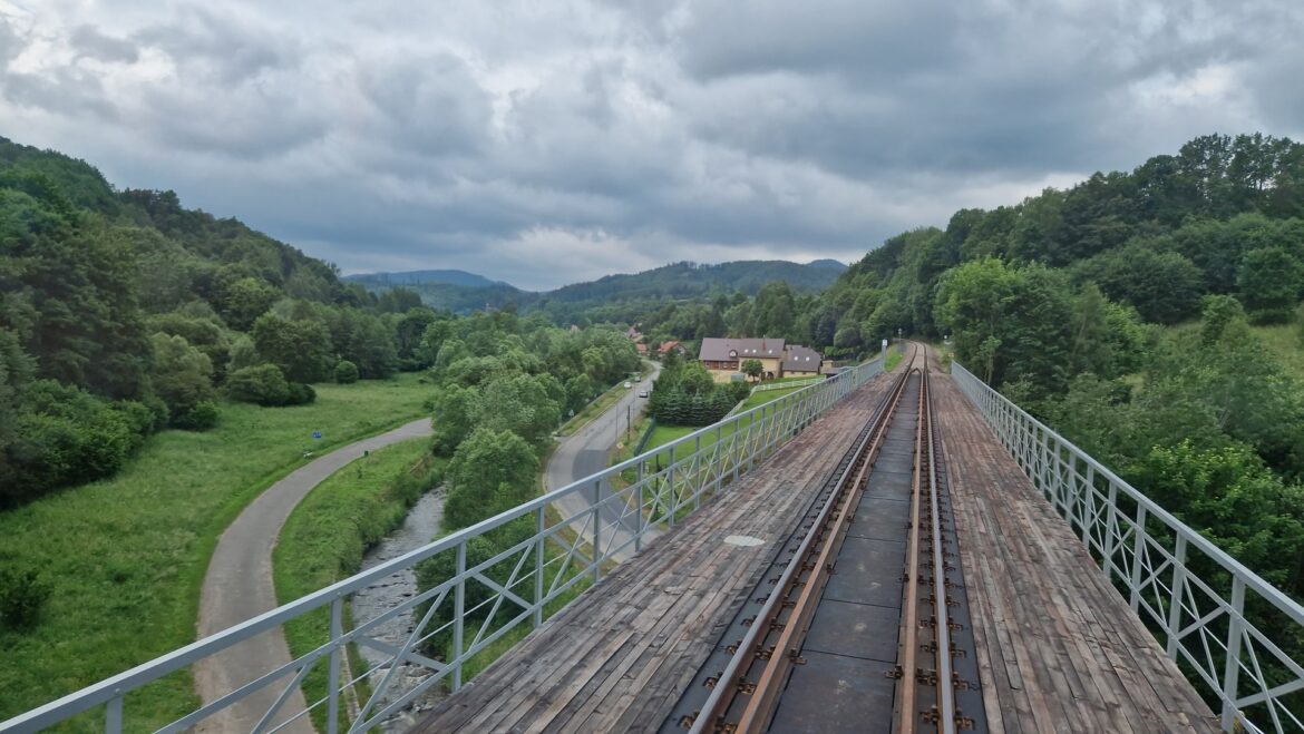 csm_Most_na_trasie_Swidnica_-_Jedlina__widok_na_obiekt_z_perspektywy_maszynisty_pociagu__fot._Magdalena_Janus_5257da0147