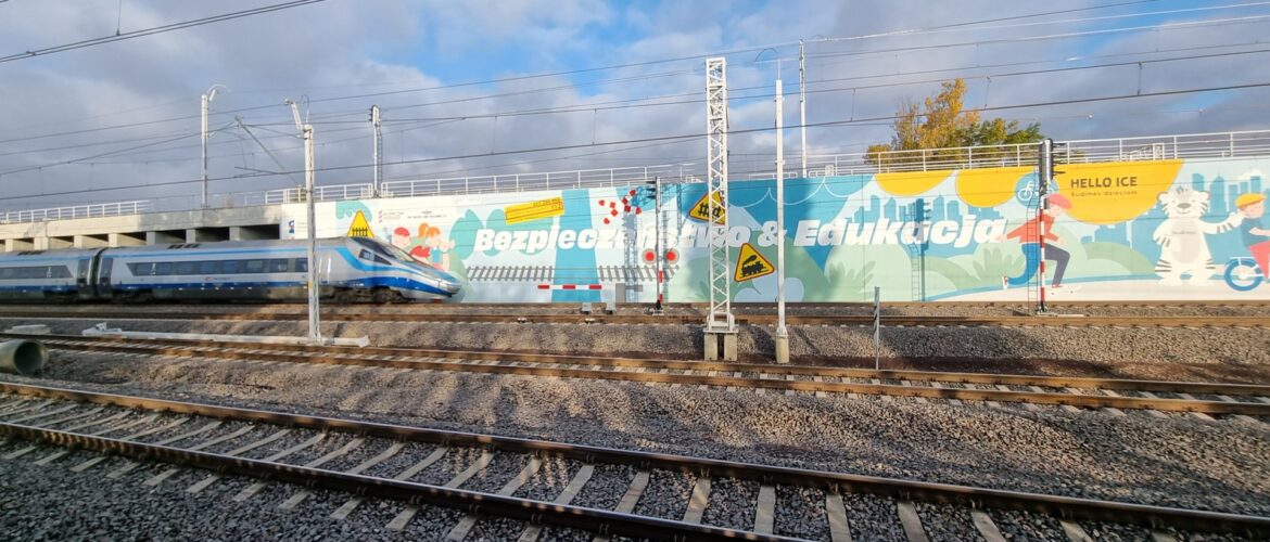 csm_Mural_dot._bezpieczenstwa__pociag_Pendolino_jedzie_po_torach_fot._Kamila_Turel_df0aec11b9