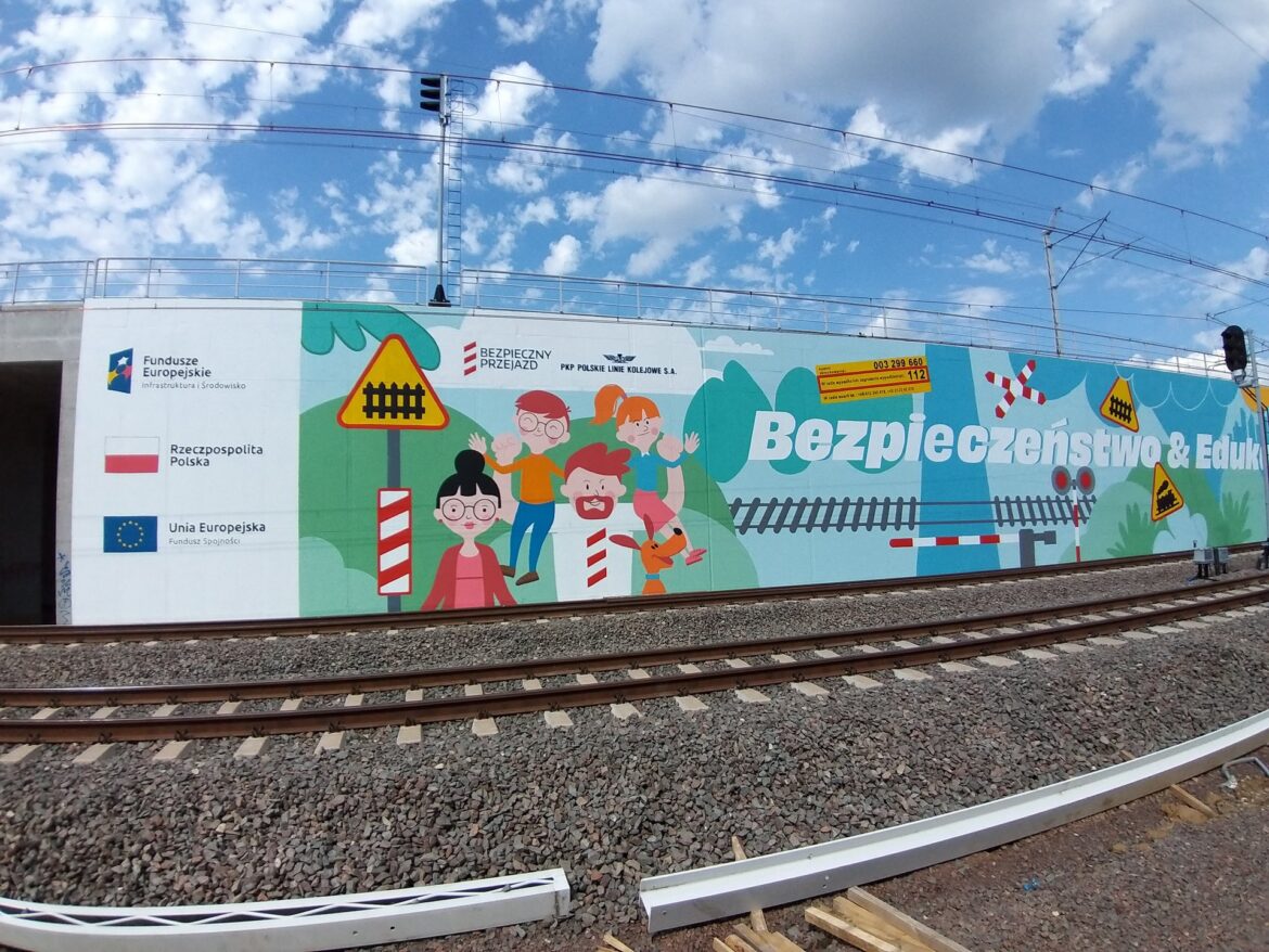 csm_Mural_dot._bezpieczenstwa_na_stacji_Warszawa_Zachodnia_fot._Adam_Kundzicz_3b2b4b0fca