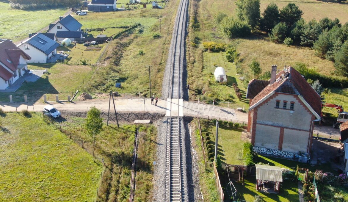 csm_Przejazd_kolejowo-drogowy_z_nowa_nawierzchnia_na_trasie_Olsztyn-Braniewo._fot._Damian_Strzemkowski_PLK_3_80322fc0ca