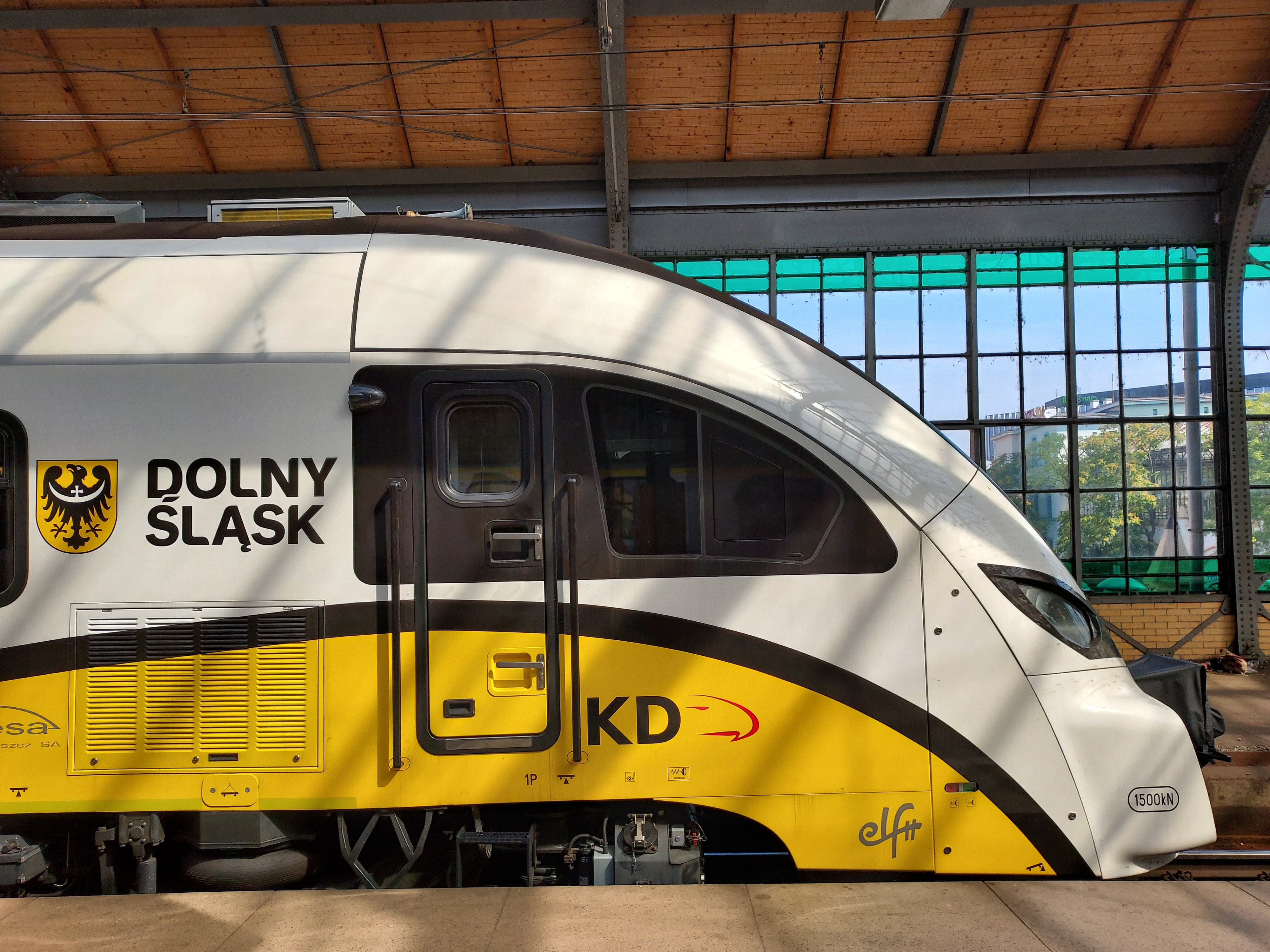 Koleje Dolnośląskie pojadą do Warszawy