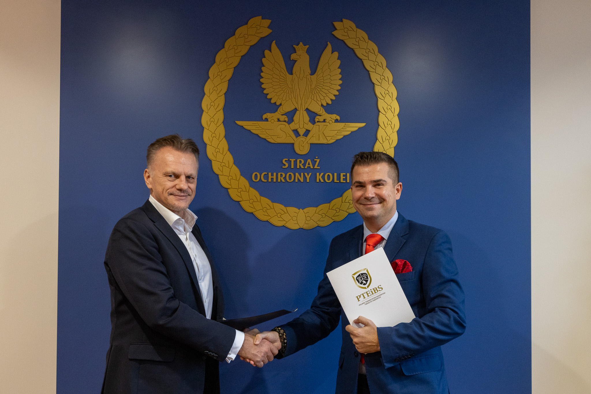 Związki pytają o działalność gospodarczą komendanta SOK