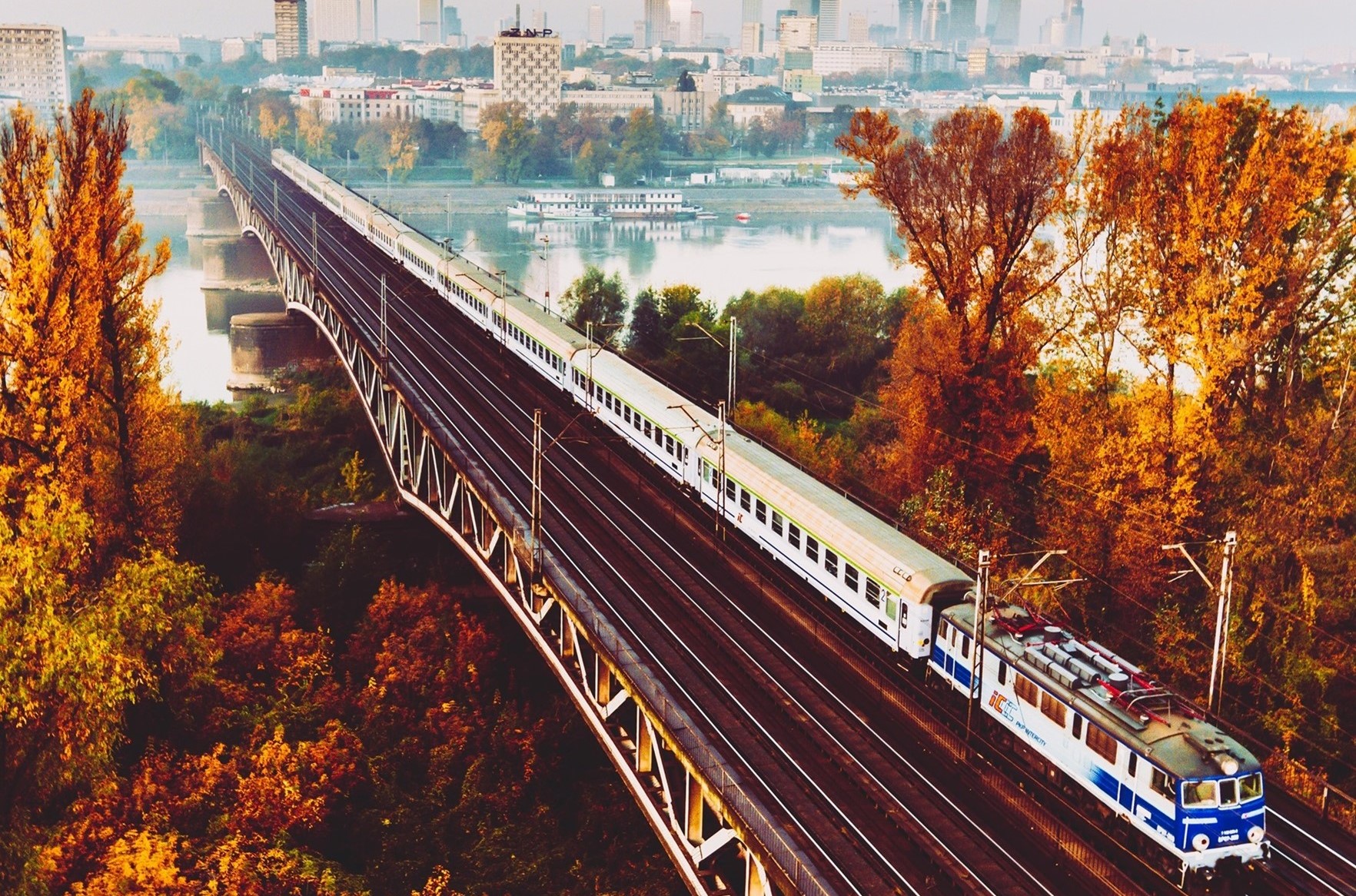 555 połączeń w rozkładzie PKP Intercity