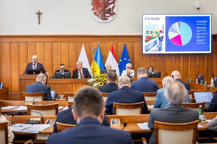 Radni chwalili dotacje dla POLREGIO i Arrivy