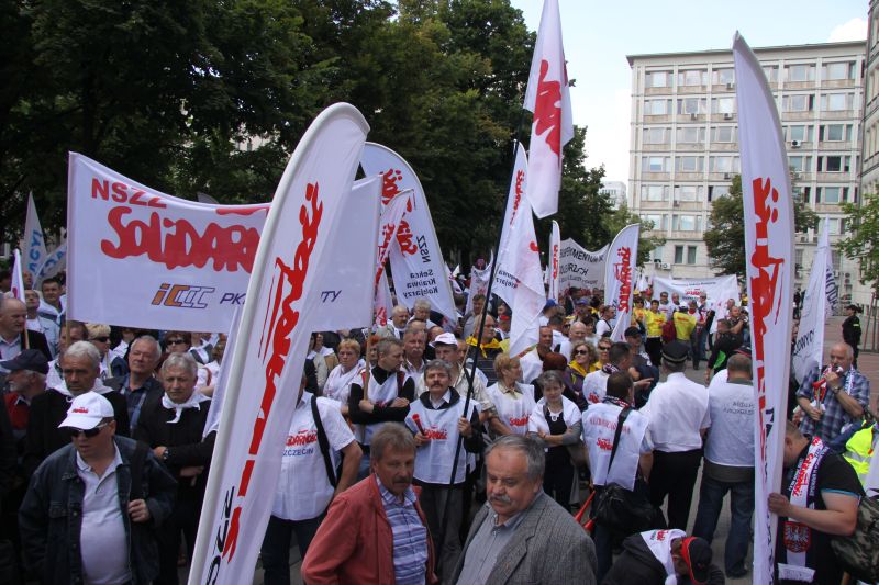 Pikieta kolejarzy pod ministerstwem