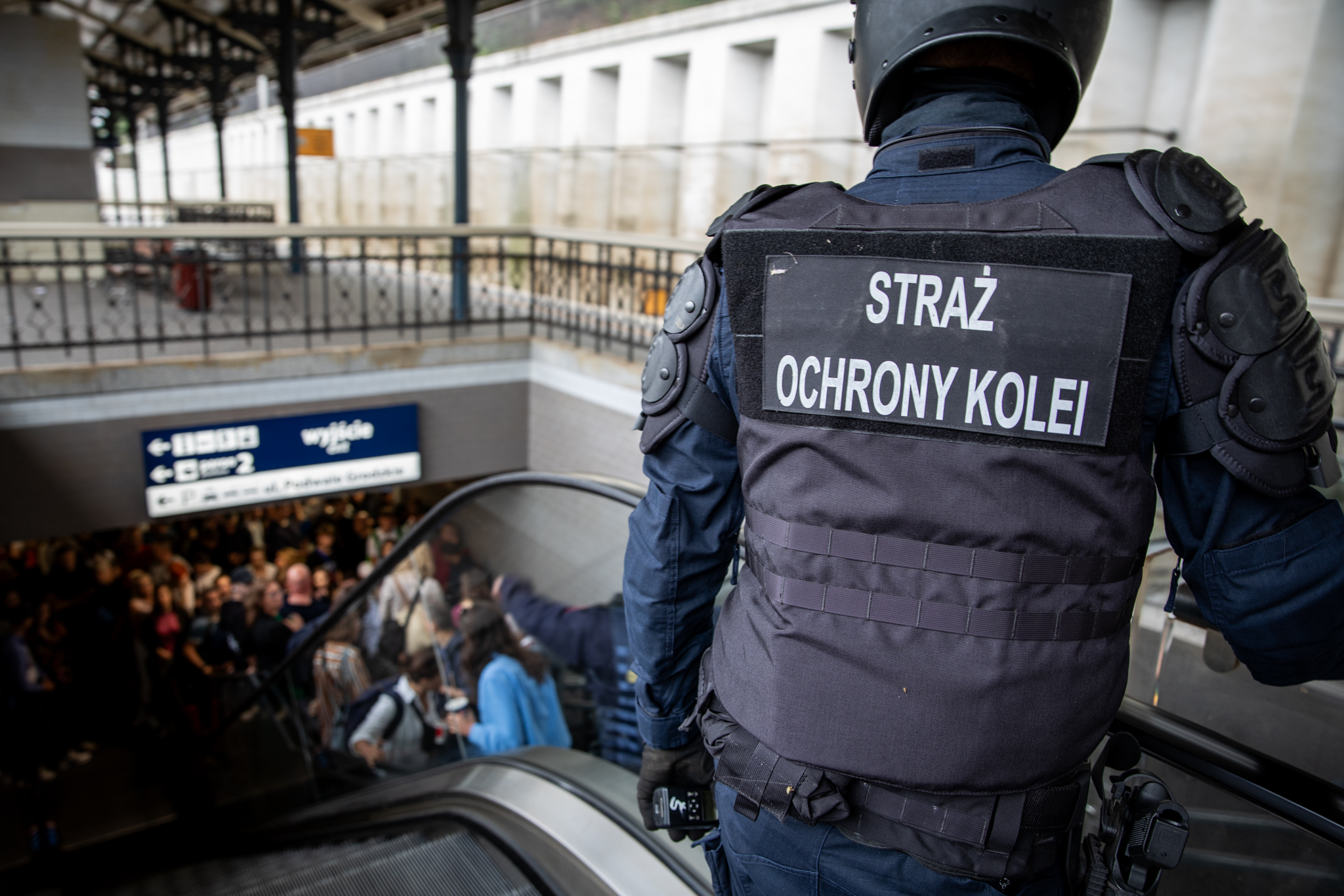 Ochrona kibiców piłkarskich na kolei