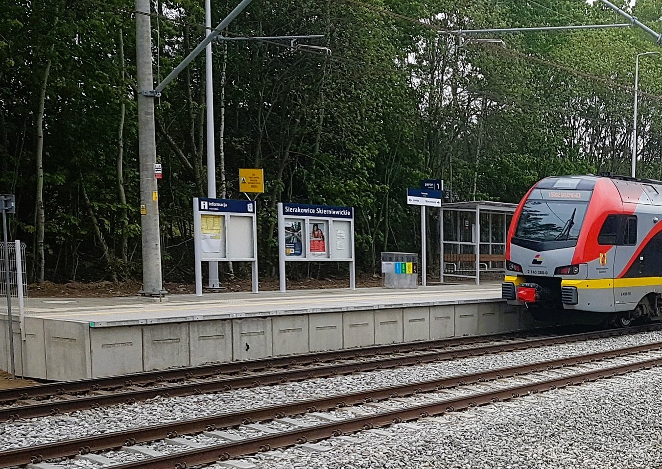 Po dwóch torach między Skierniewicami a Bełchowem