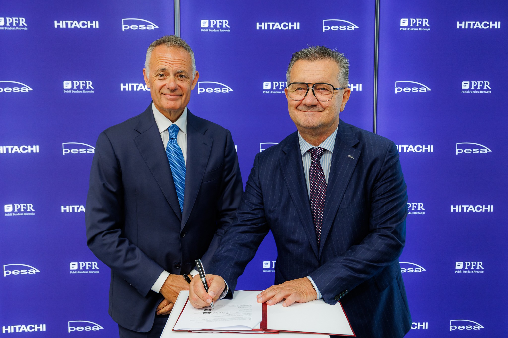 Hitachi i PESA powalczą o kontrakt na tabor KDP