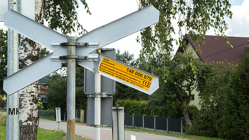 Osiem lat żółtych naklejek na przejazdach