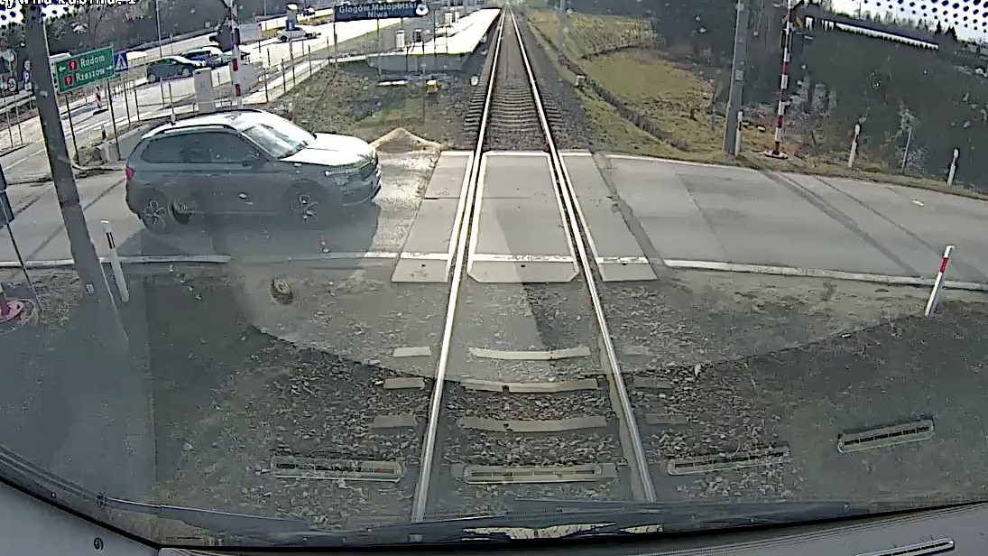 Maszyniści zwolnią na przejazdach do 20 km/h. To akcja ramach protestu