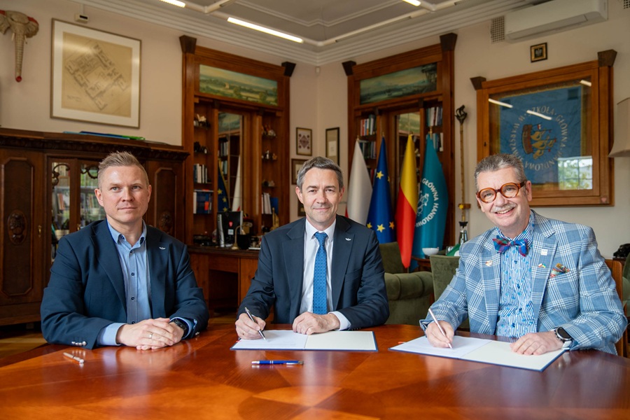 PKP PLK wspiera kształcenie kolejarzy na SGH
