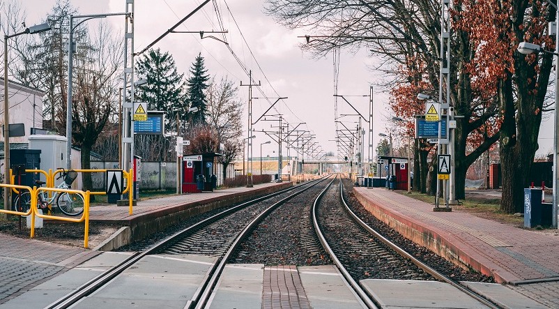 Przejazdy na WKD bardziej bezpieczne