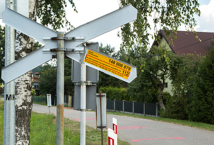 Żółte naklejki zapobiegły prawie stu wypadkom